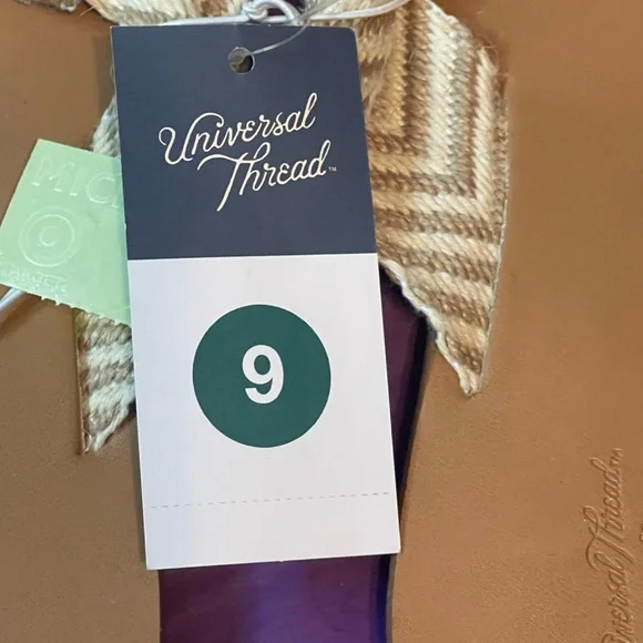 NWT brown sandals. Universal thread brand. Size 9. - Picture 3 of 3